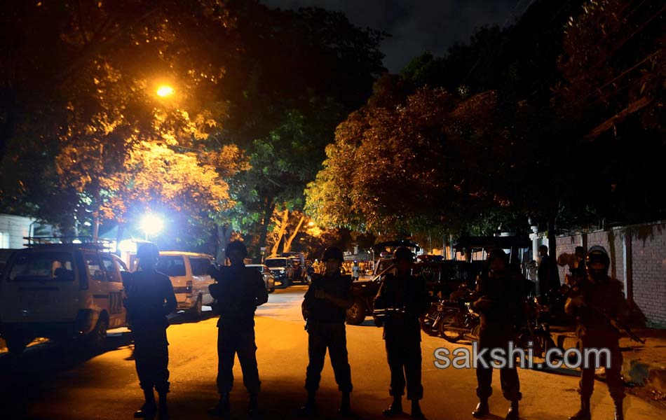 terrorists attack cafe and bakery in dhaka - Sakshi2