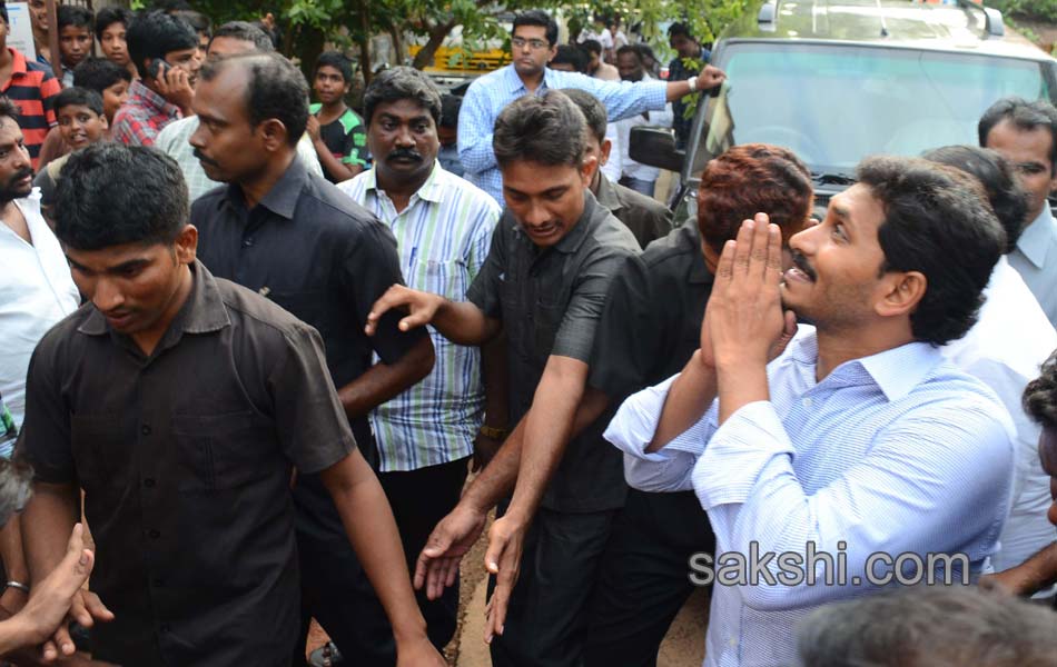 ys jagan meets ex mp undavalli arun kumar in rajahmundry - Sakshi10