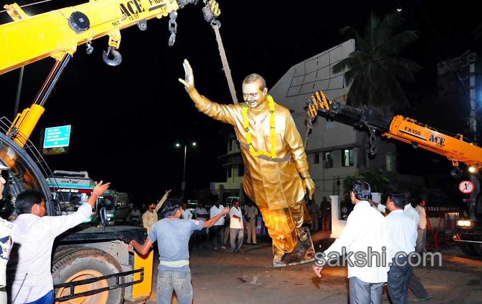 Ysr statue removed at Vijayawada police control room - Sakshi8