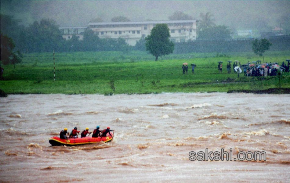 Mahad Poladpur bridge was washed away - Sakshi10