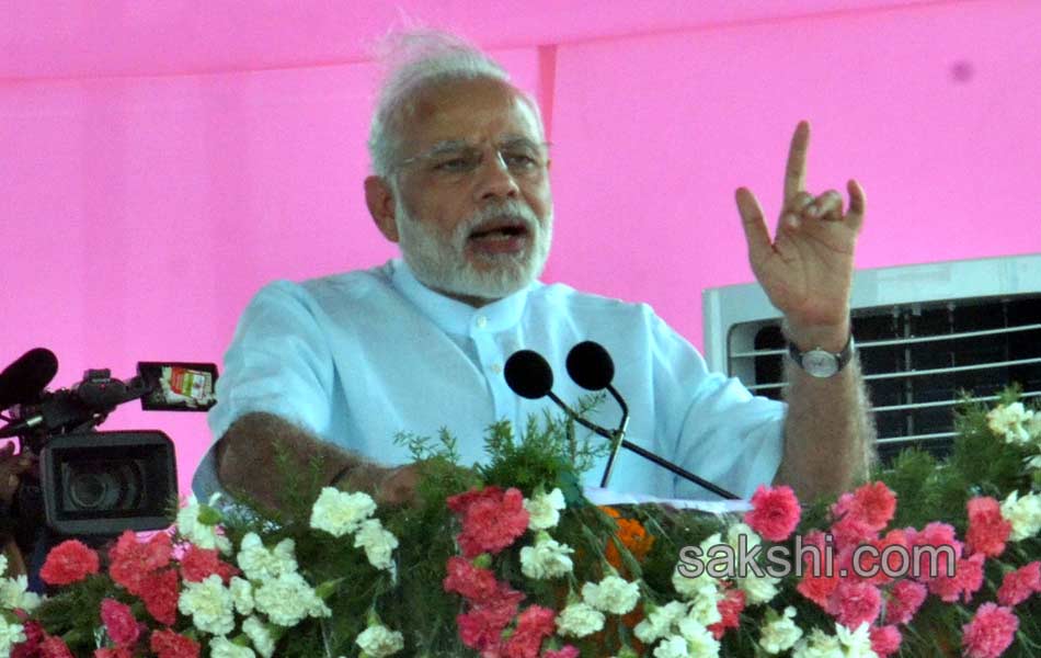 PM Modi lays foundation for NTPC power plant in Telangana - Sakshi1