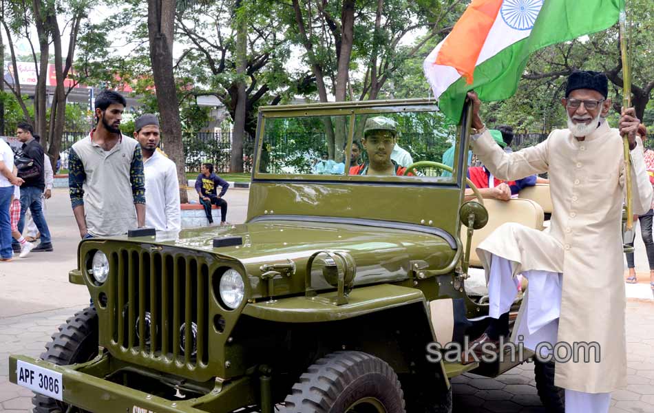 vintage show in lumbini park17