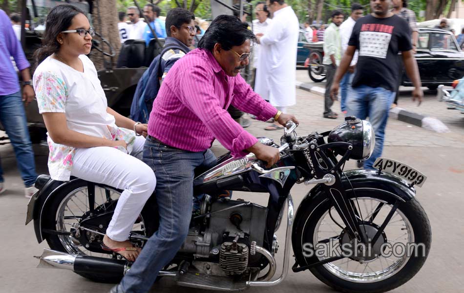 vintage show in lumbini park24