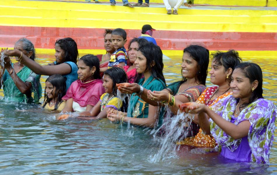 Devotees holly baths at Puskara ghats15