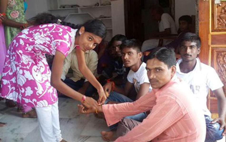 Anna sister Rakhi warmly6