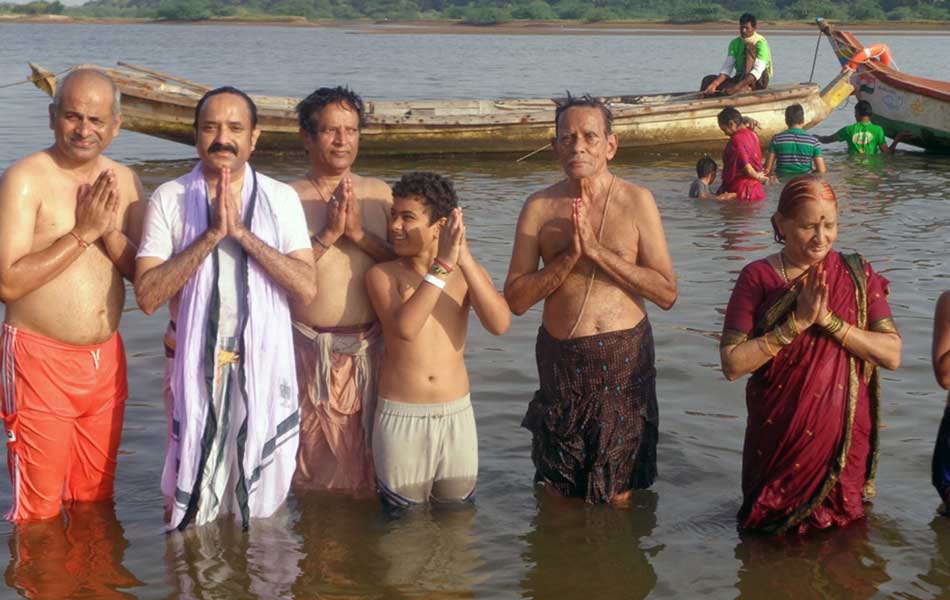 happy moments at krishna river11