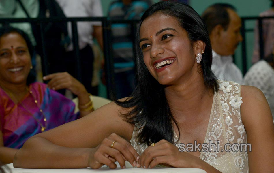 PV Sindhu Sakshi Malik Dipa Karmakar receive BMW cars Sachin Tendulkar lauds tr o10