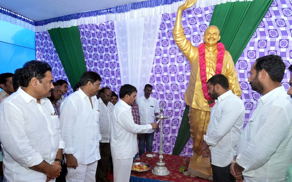 Homage to YSR - Sakshi2