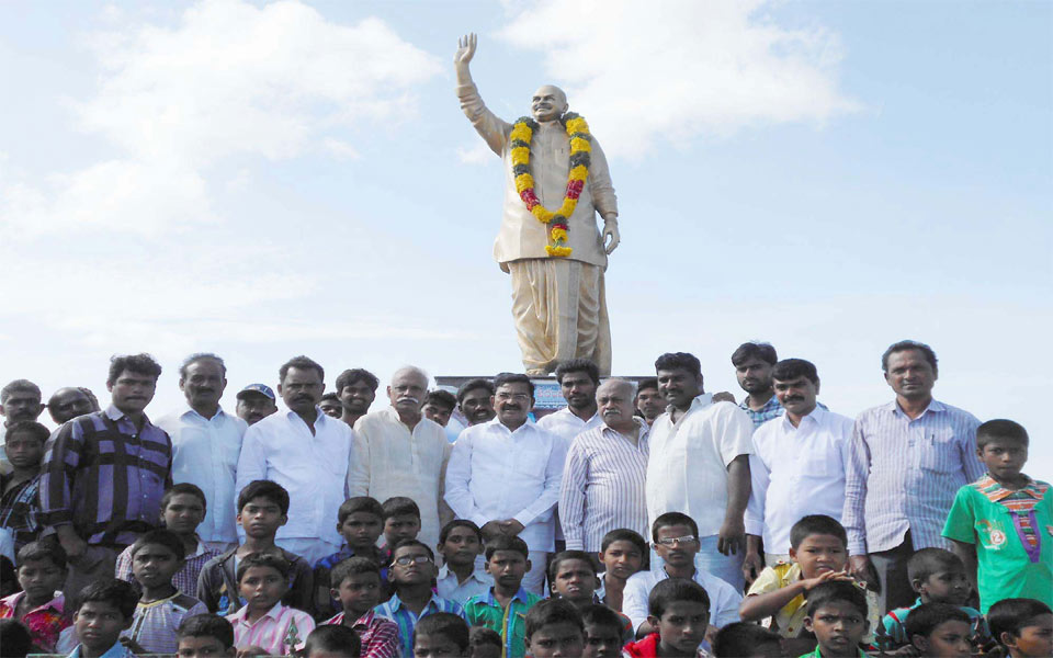 Homage to YSR - Sakshi6
