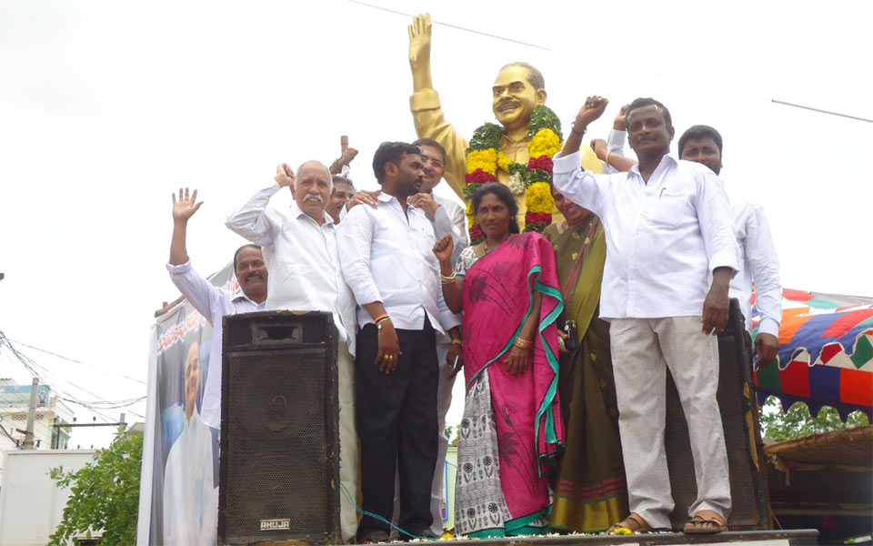 Homage to YSR - Sakshi9