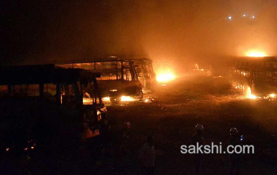 Cauvery burns Bengaluru Curfew in large parts 1 dead in police action - Sakshi13