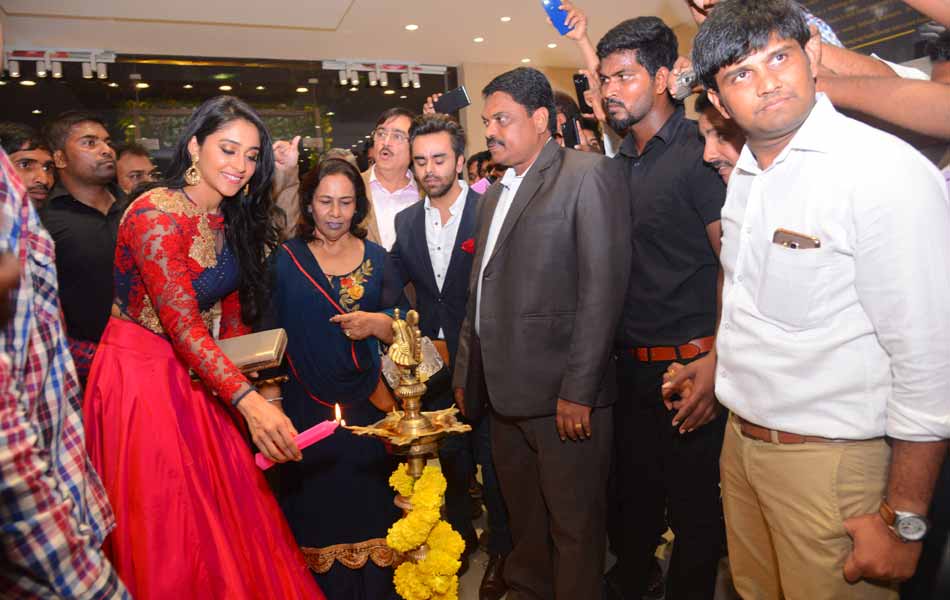 actor rezina - Sakshi9
