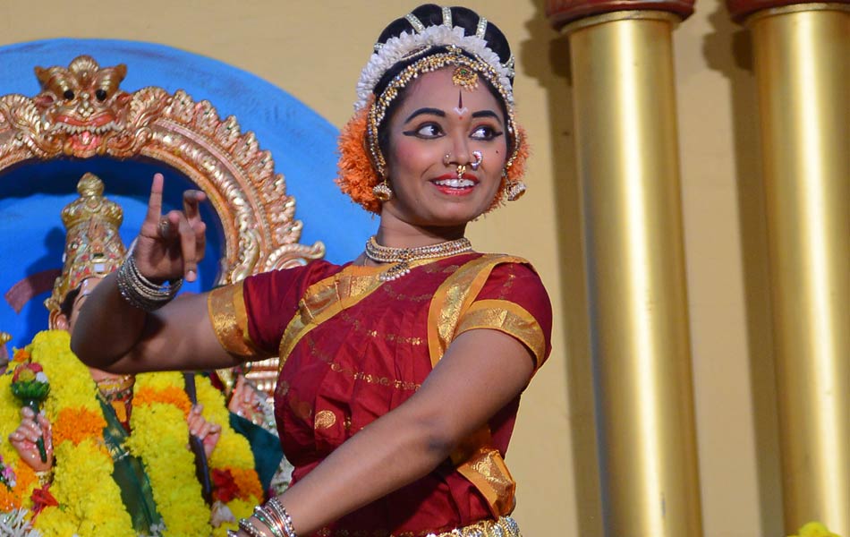 Classical dancers performances on the stage4