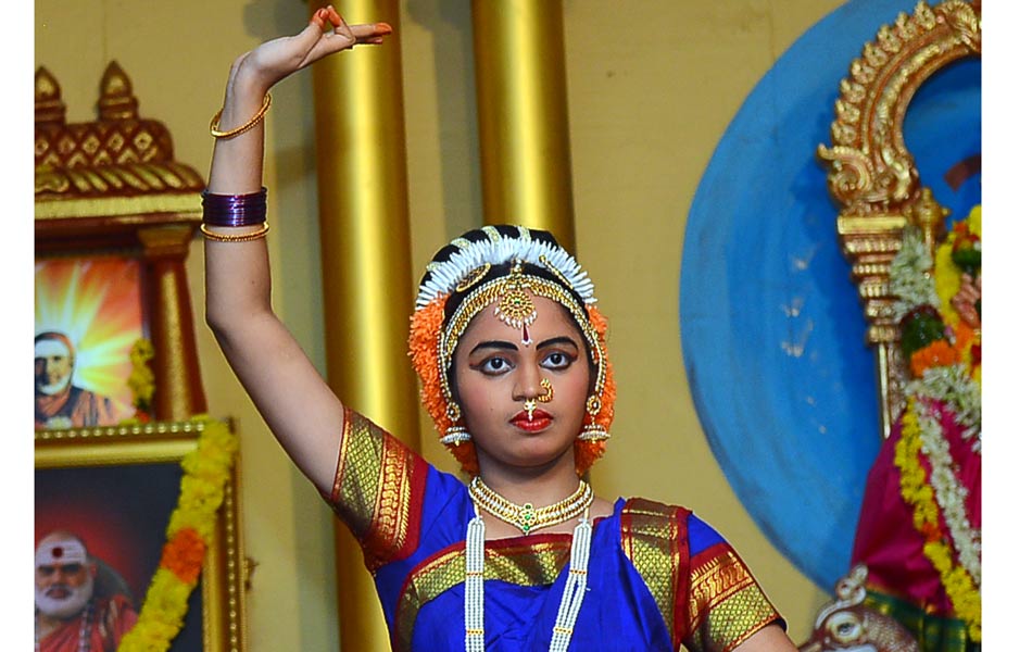 Classical dancers performances on the stage10