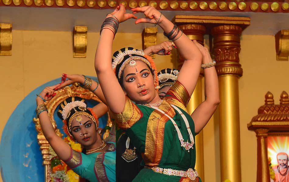 Classical dancers performances on the stage12