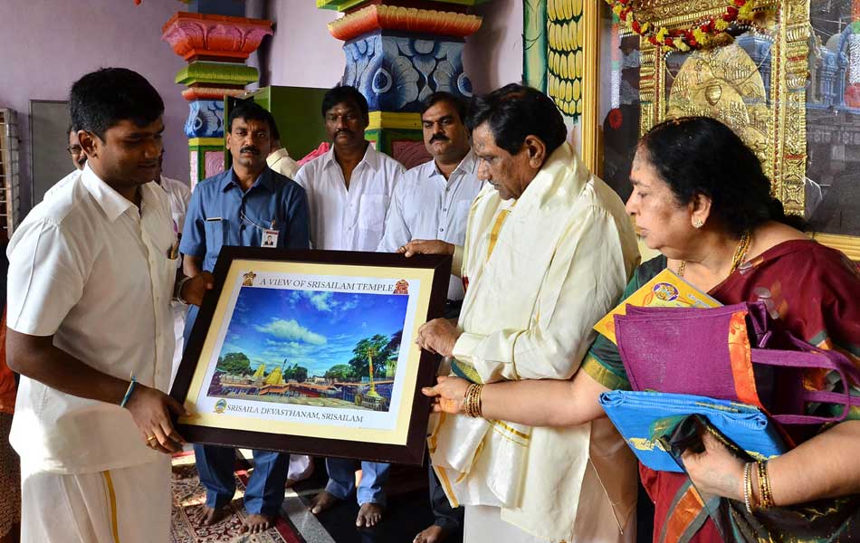 kailasnath on nandivahana - Sakshi3