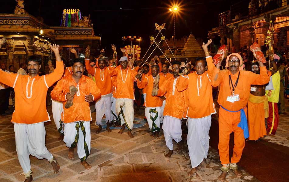 kailasnath on nandivahana - Sakshi9