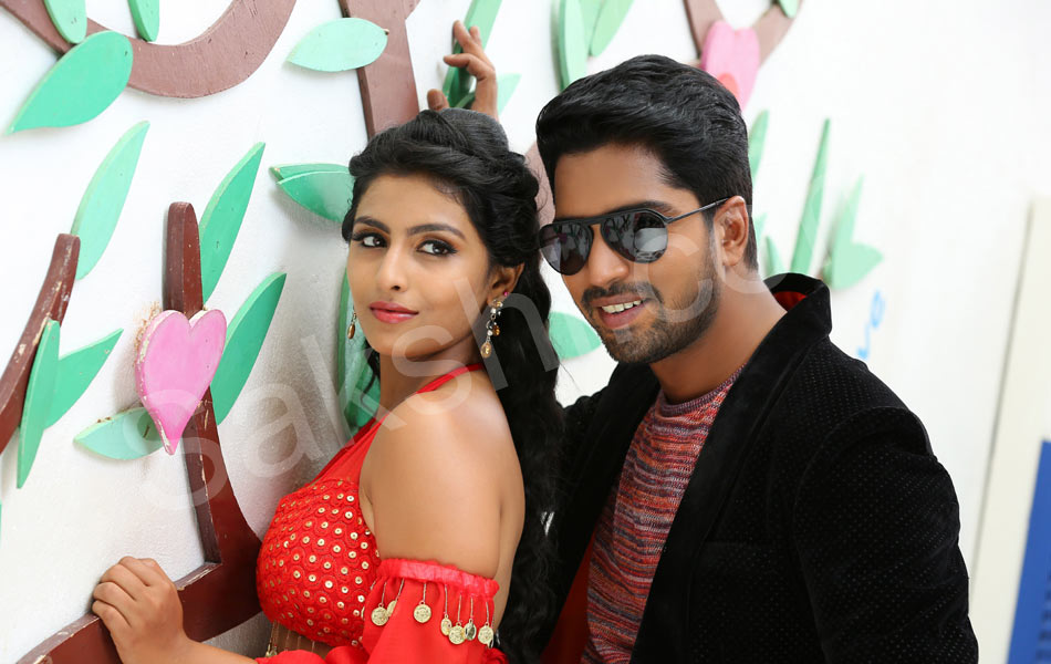 Intlo Deyyam Naakem Bhayam movie stills3