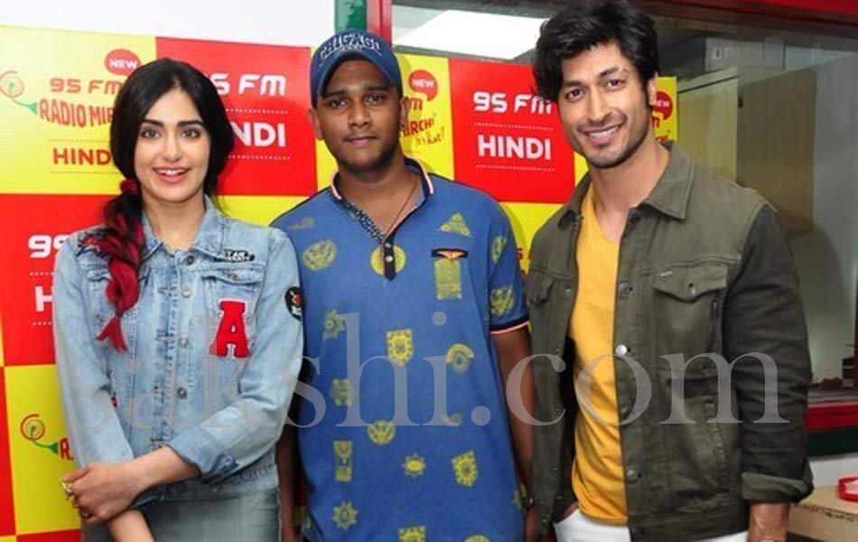 Commando 2 Movie Team at Radio Mirchi 959