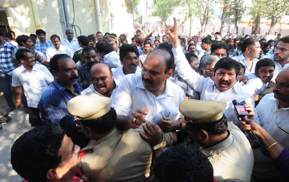 Travels authorities backed Chandrababu - Sakshi11