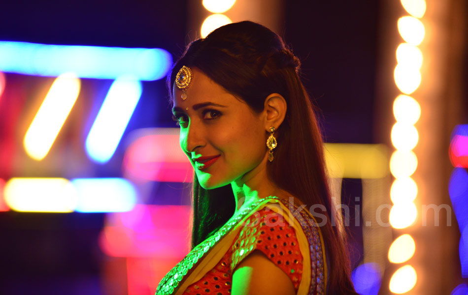 pragya jaiswal stills14