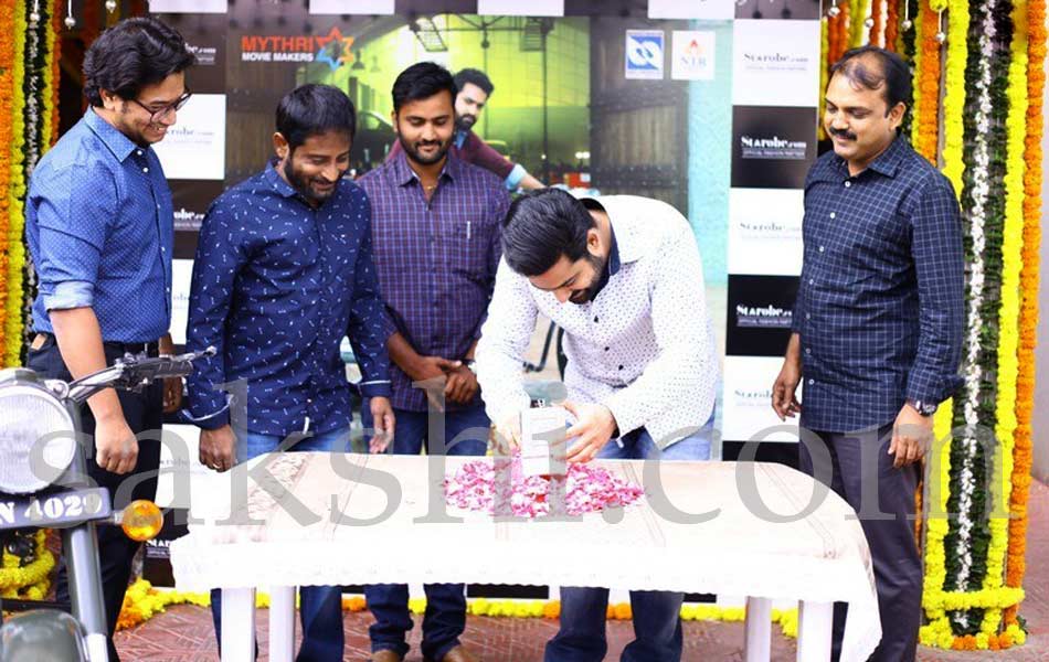Jr NTR Presents Janatha Garage Bike to Winner - Sakshi5