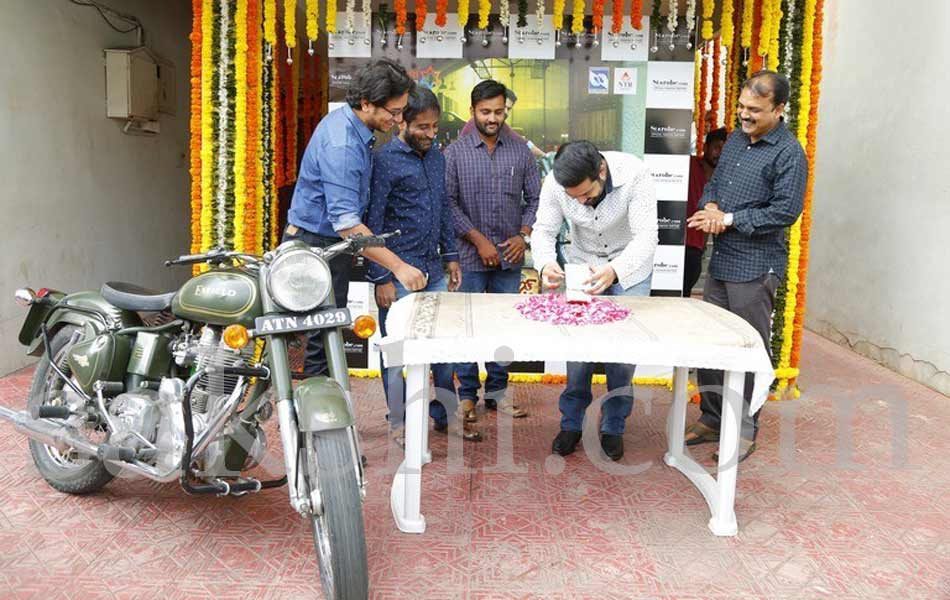 Jr NTR Presents Janatha Garage Bike to Winner - Sakshi9