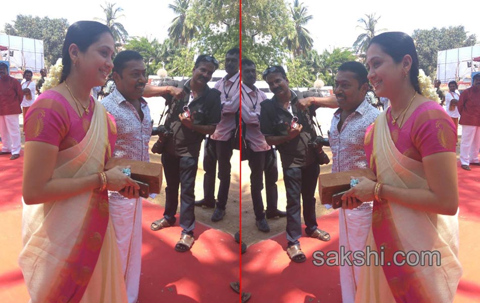 Rajinikantha and Kamal Haasan lay foundation stone for Nadigar sangam building - Sakshi4