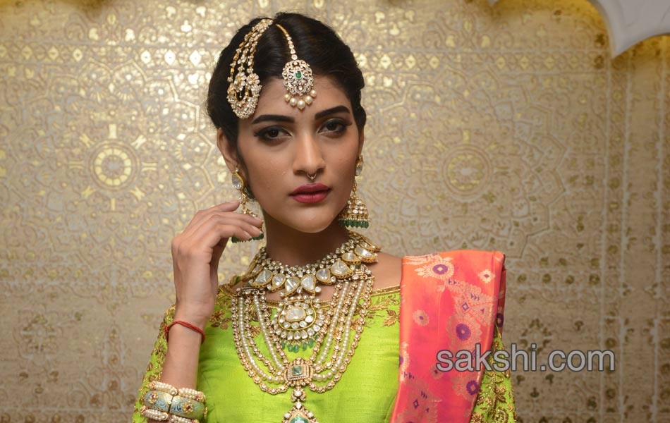 Traditional Look Beauty kick6