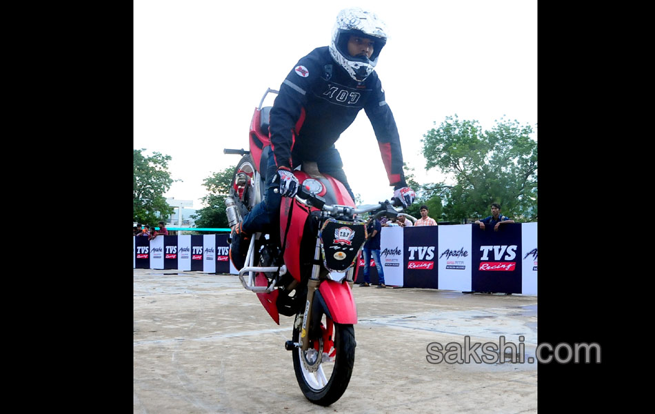 tvs bike stunts14