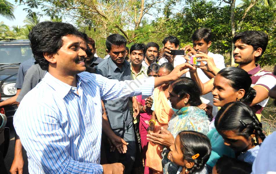 YS Jagan mohan reddy to visit Cyclone Victims in Godavari Districts - Sakshi24
