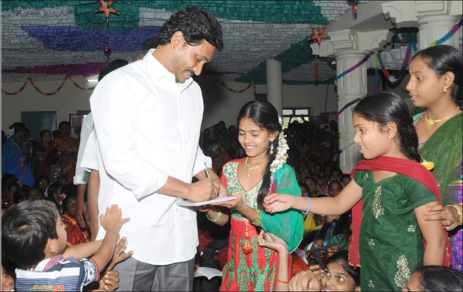 Jagan Mohan Reddy Christmas celebrations5