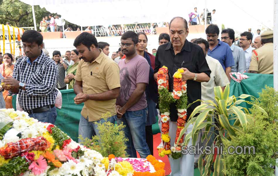 celebreties broke into tears with akkineni nageswara rao death - Sakshi24