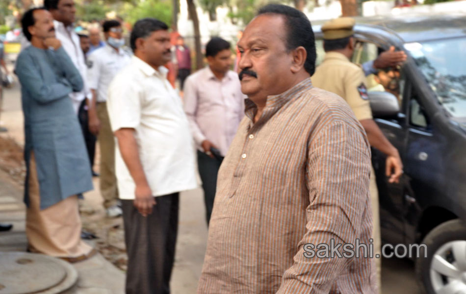 celebreties broke into tears with akkineni nageswara rao death - Sakshi61