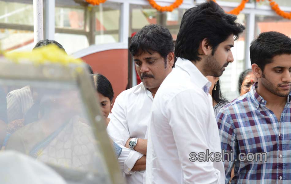 celebreties broke into tears with akkineni nageswara rao death - Sakshi109