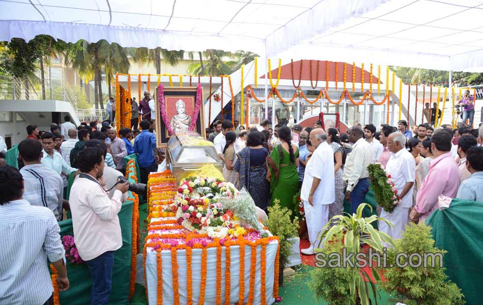 celebreties broke into tears with akkineni nageswara rao death - Sakshi128