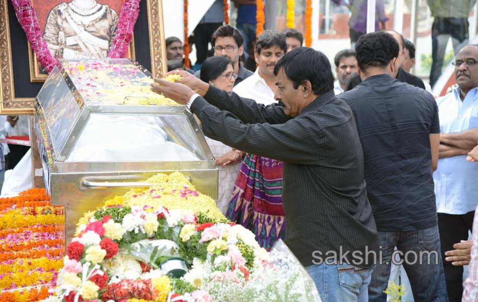 celebreties broke into tears with akkineni nageswara rao death - Sakshi130