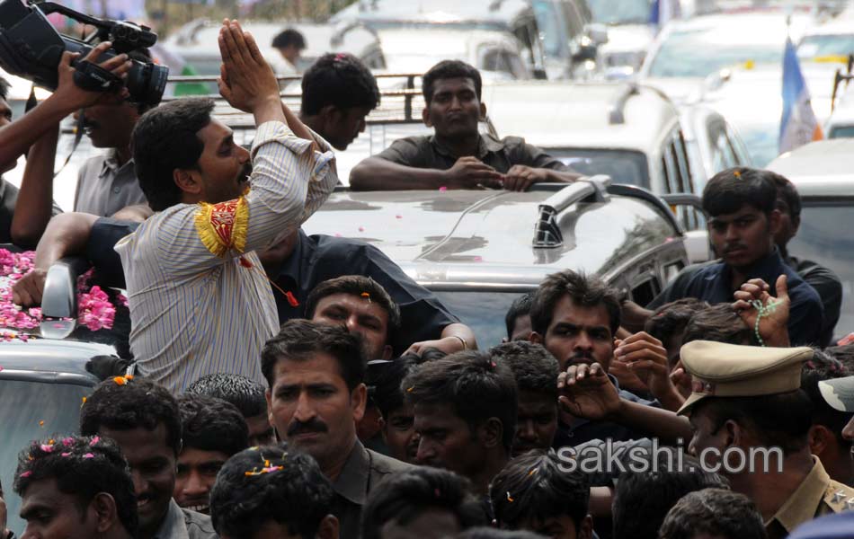 Jagan was received in great way in Gannavaram - Sakshi10