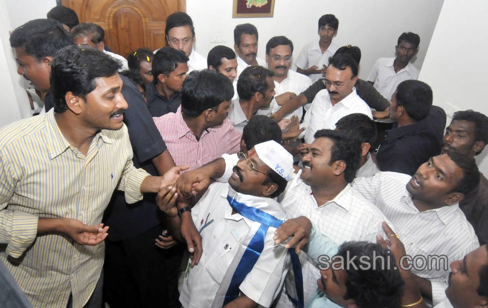 Jagan was received in great way in Gannavaram - Sakshi20
