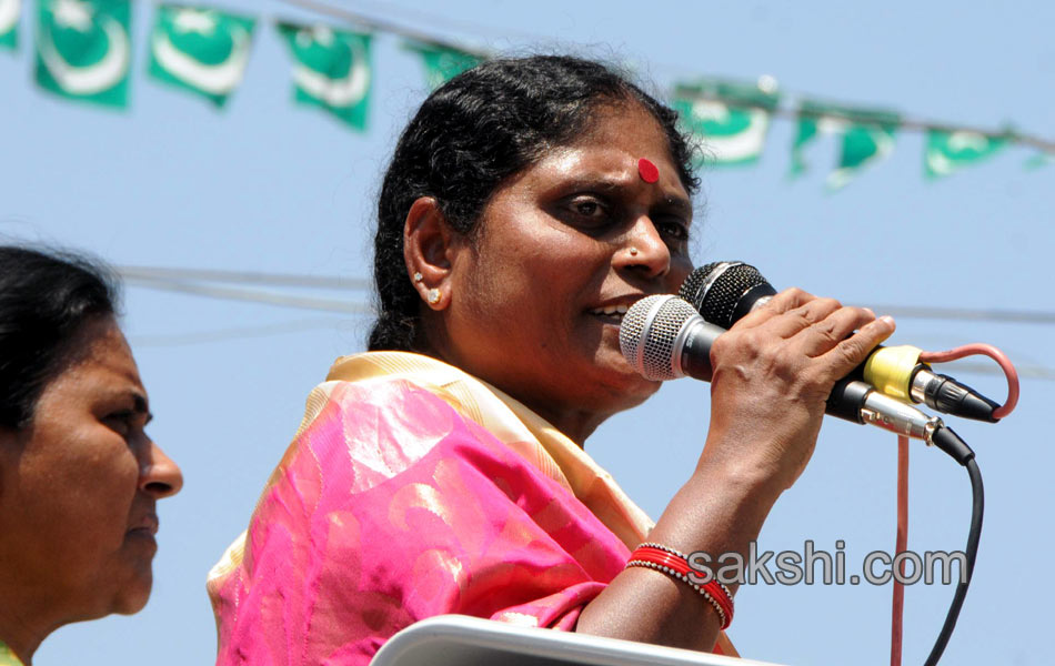 Vijayamma s YSR Janabheri at Rayadurgam - Sakshi10