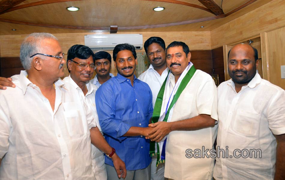 Jagan s Janpatham at East Godavari - Sakshi27