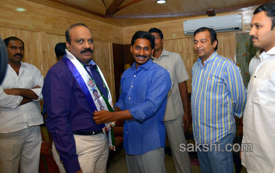 Jagan s Janpatham at East Godavari - Sakshi32