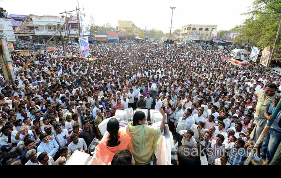 Vijayamma s Janpatham at Kurnool - Sakshi15