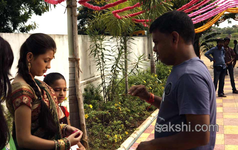 Tholiprema Katha Movie Working Stills - Sakshi21