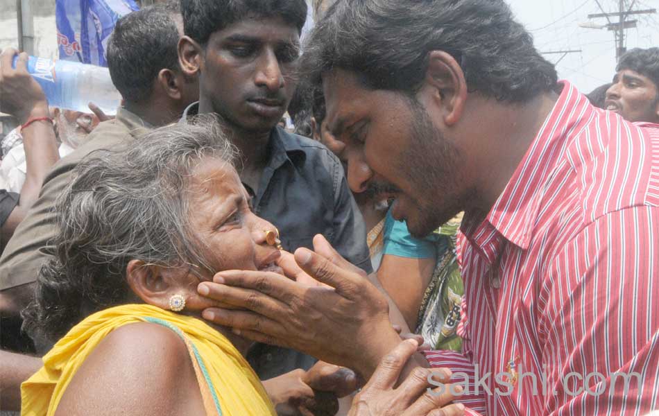 Jagan road show in Tekkali - Sakshi6