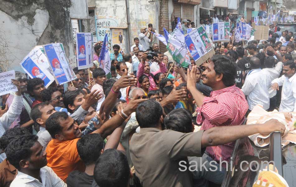 Jagan road show in Tekkali - Sakshi7