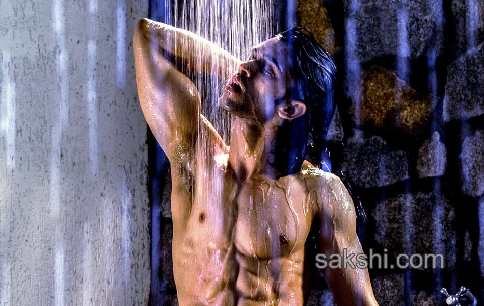 Life is Beautiful Abhijeet Six Pack4
