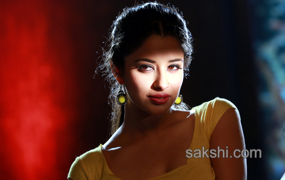 actresses in Greensignal Movie Stills21