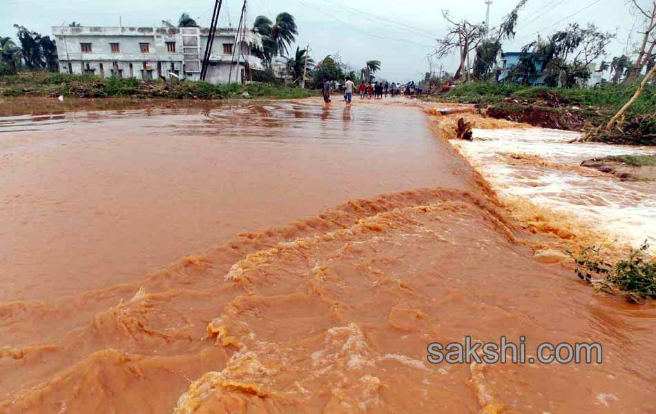 Cyclone Hudhud in Vizag - Sakshi3