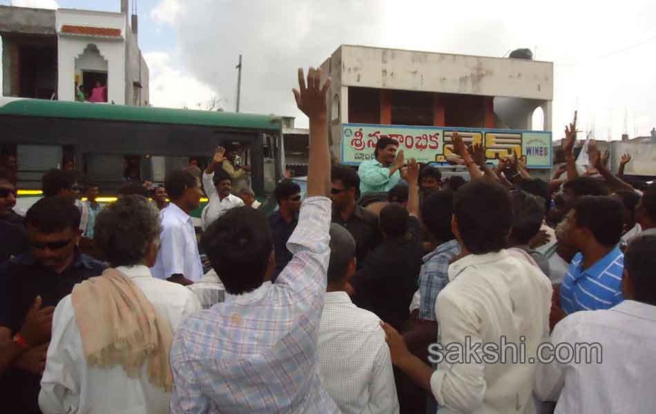 Y S jagan mohan reddy to tour cyclone affected areas - Sakshi13